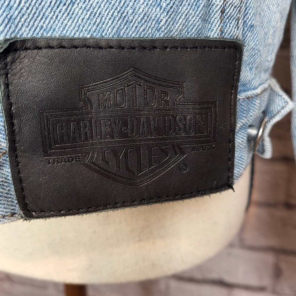 Harley-Davidson Jacket Light Wash Denim  Embroidered Logo Classic Style Size M - Picture 8 of 10